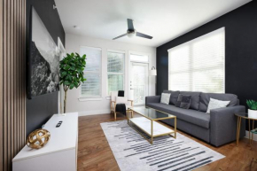 2BR Near Riverwalk Pool Access PetFriendly Ping Pong